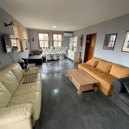 House Official Apartman *